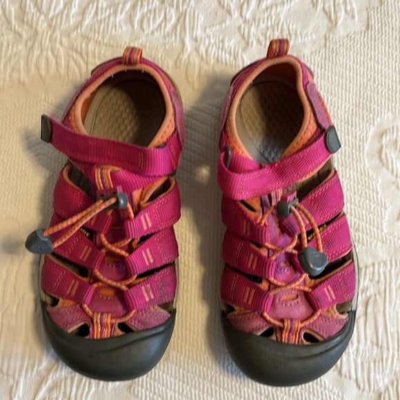 Keen sandal shoes, hiking/camping/outdoors, pink/orange, size 2 - Picture 2 of 9